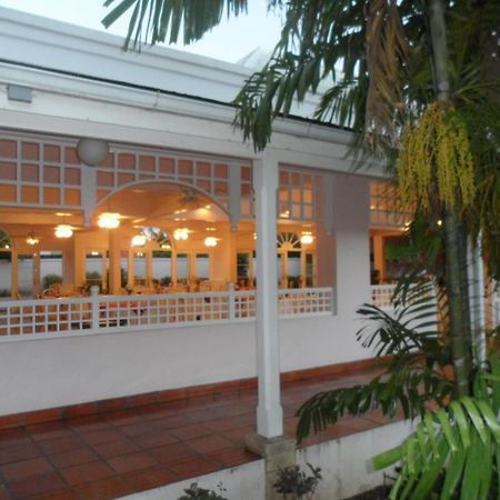 Hotel Pommarine بريدج تاون المظهر الخارجي الصورة