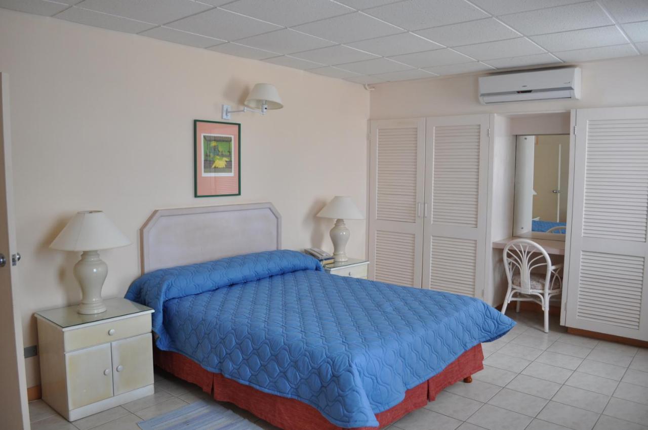 Hotel Pommarine بريدج تاون المظهر الخارجي الصورة
