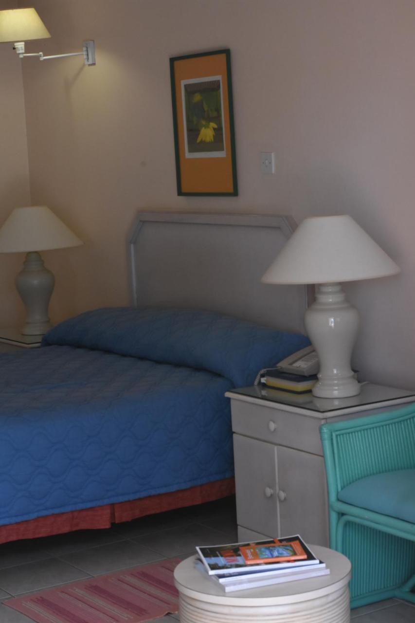 Hotel Pommarine بريدج تاون المظهر الخارجي الصورة